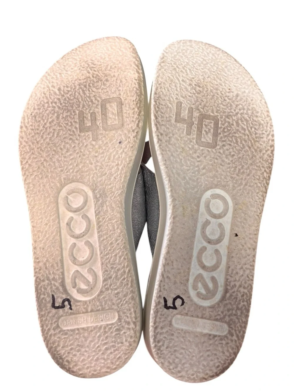 ECCO Corksphere Silver Metallic Leather Thong Sandals - Women’s EU 40 / US 9